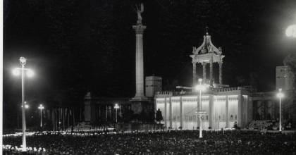 Fények a Dunán: Az Eucharisztikus Világkongresszus virtuális kiállításának elemzése