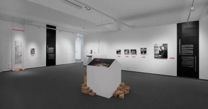 Új Capa kiállítás a Capa Központban! Fotótörténeti esemény: a világhírű haditudósító hazatér! Kiállítás Robert Capa eddig nem látott, Budapesten készült fotóiból!