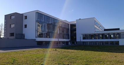 Üveg / Beton / Fém – A Bauhaus jubileumi kiállítása