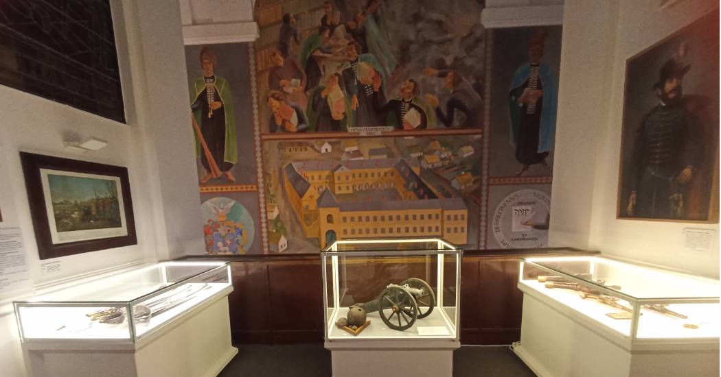 „Élővé kell tenni a történelmet” - Beszélgetés dr. Kész Barnabással a Debreceni Református Kollégium 1848–49-es kiállításáról